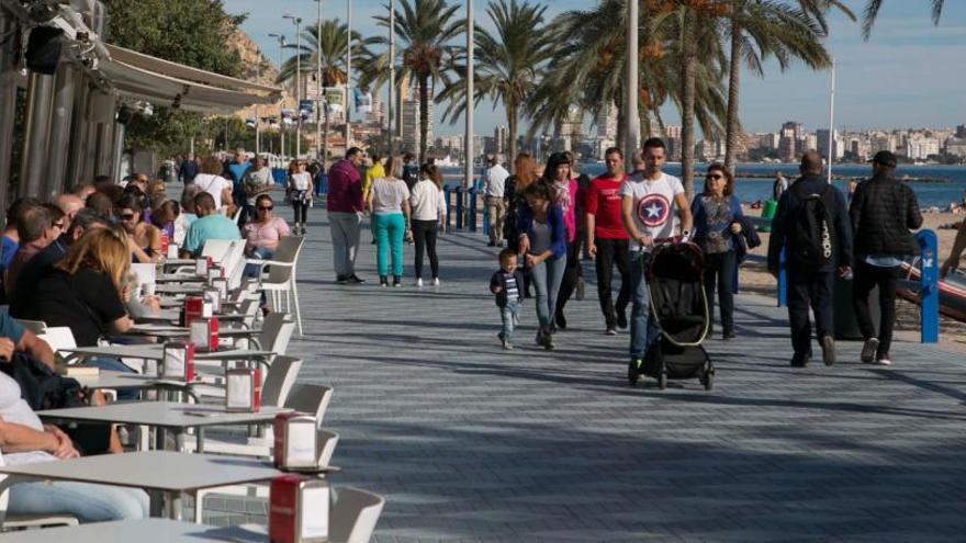 El turismo se consolida como &quot;motor&quot; de riqueza en la provincia de Alicante al alcanzar los 16.000 millones del PIB