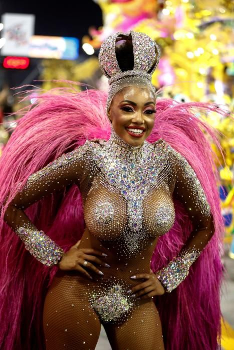 Arranca el Carnaval en Brasil al ritmo de samba.