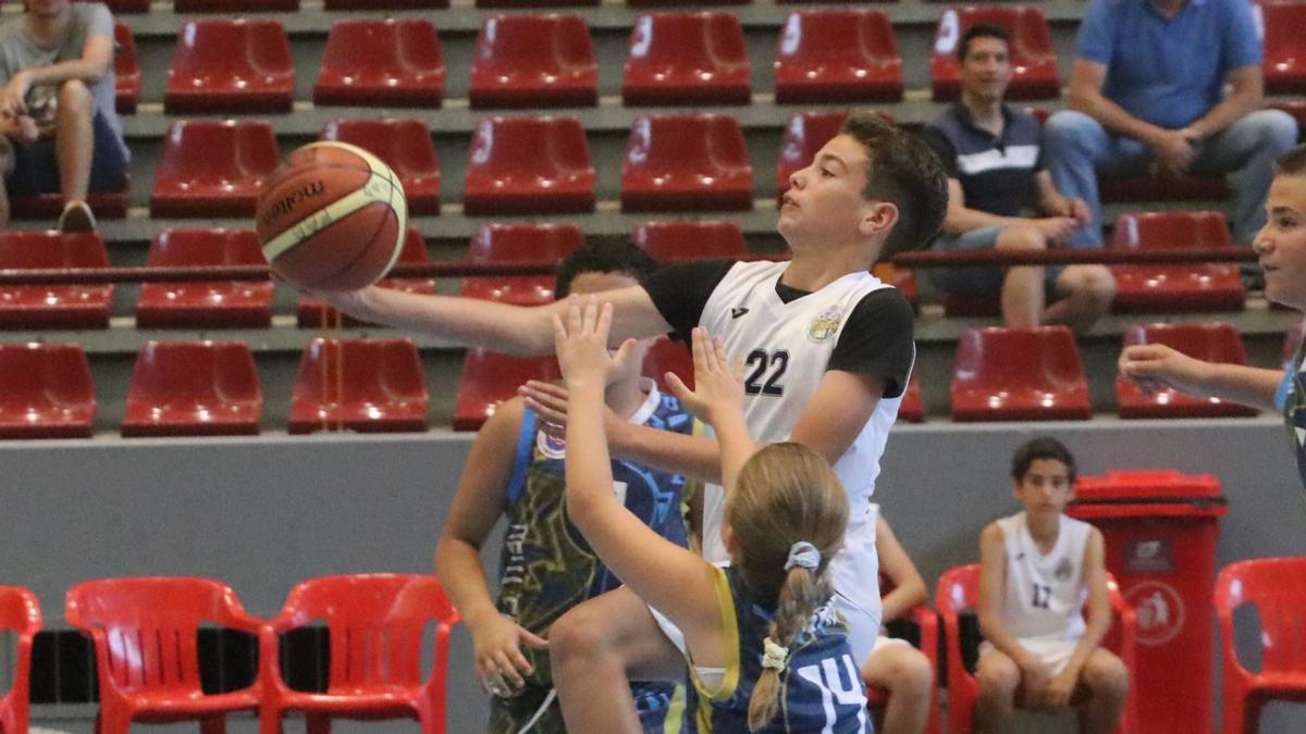 Un partido de los Juegos Deportivos Municipales en Vista Alegre.