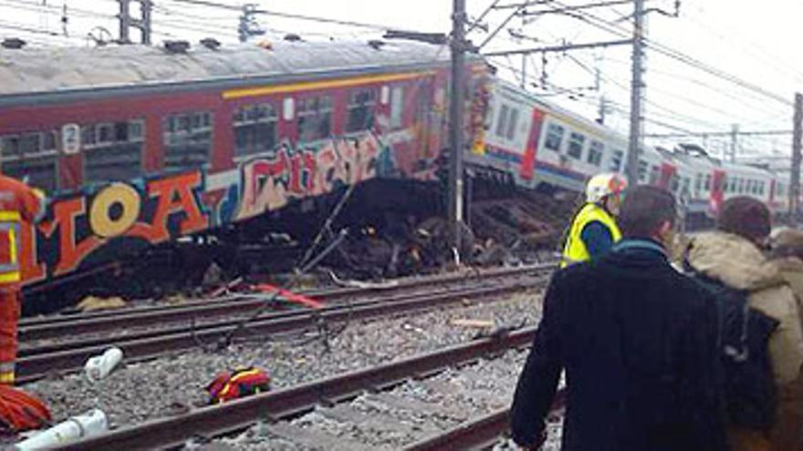 Al menos 20 muertos al chocar dos trenes a las afueras de Bruselas