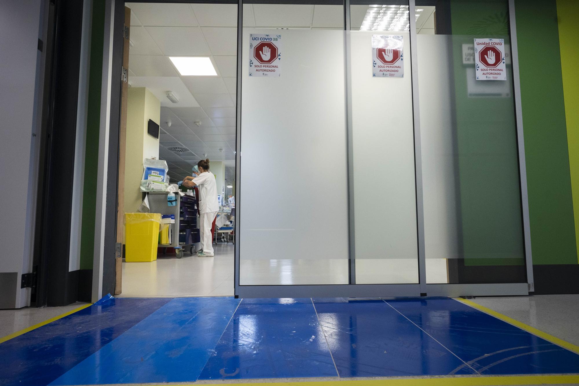 Levante-EMV entra en la sala covid del Hospital General de València: la lucha frente al coronavirus de cerca