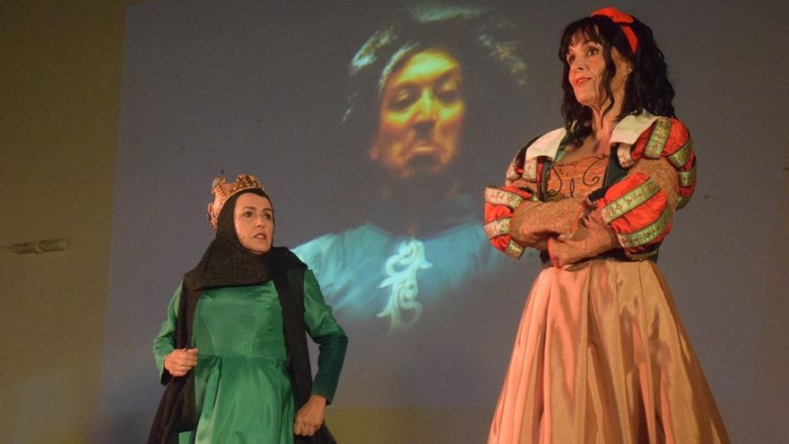 Almodóvar del Río vive su 9ª Noche Lunática con teatro, música, poesía y humor
