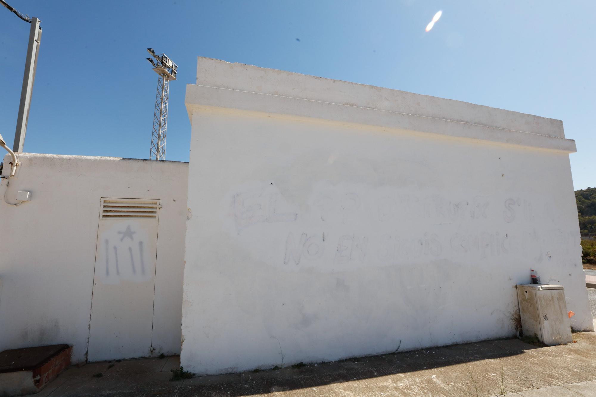 Política en Ibiza: Sant Antoni amanece con pintadas y carteles independentistas