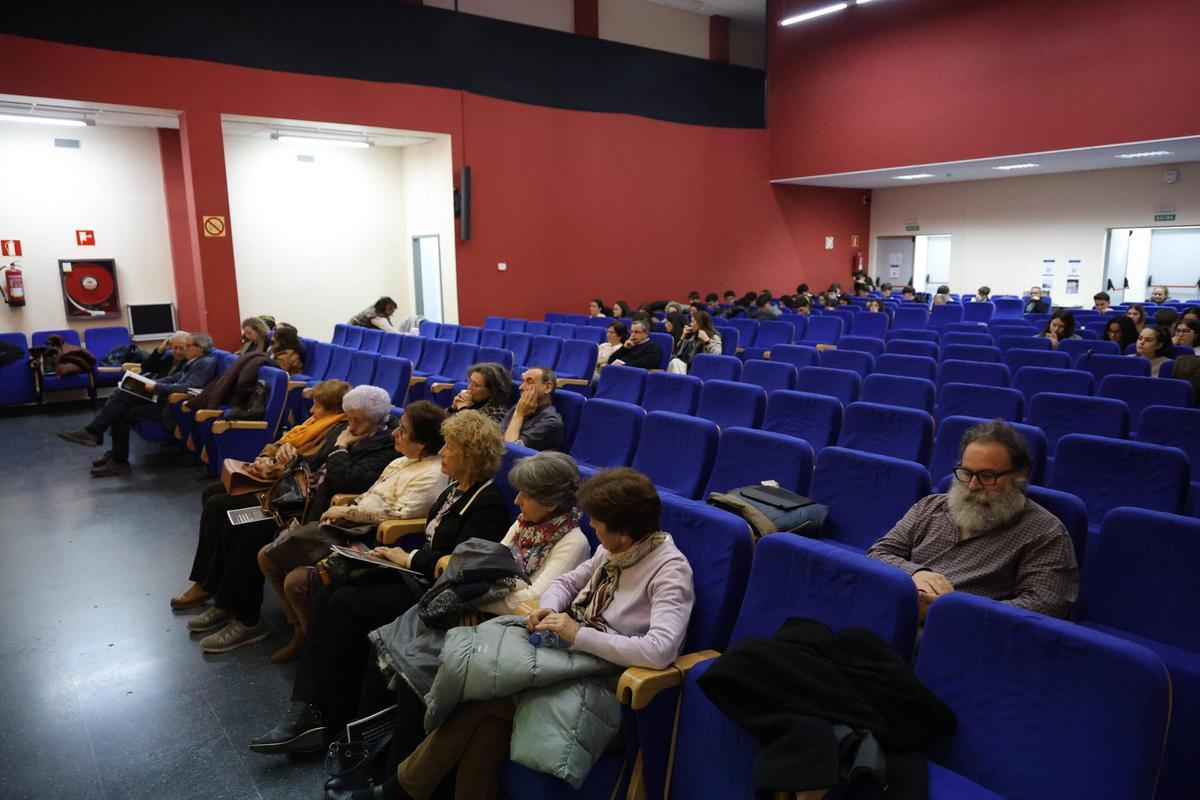 Galería | Así fue la charla en Cáceres