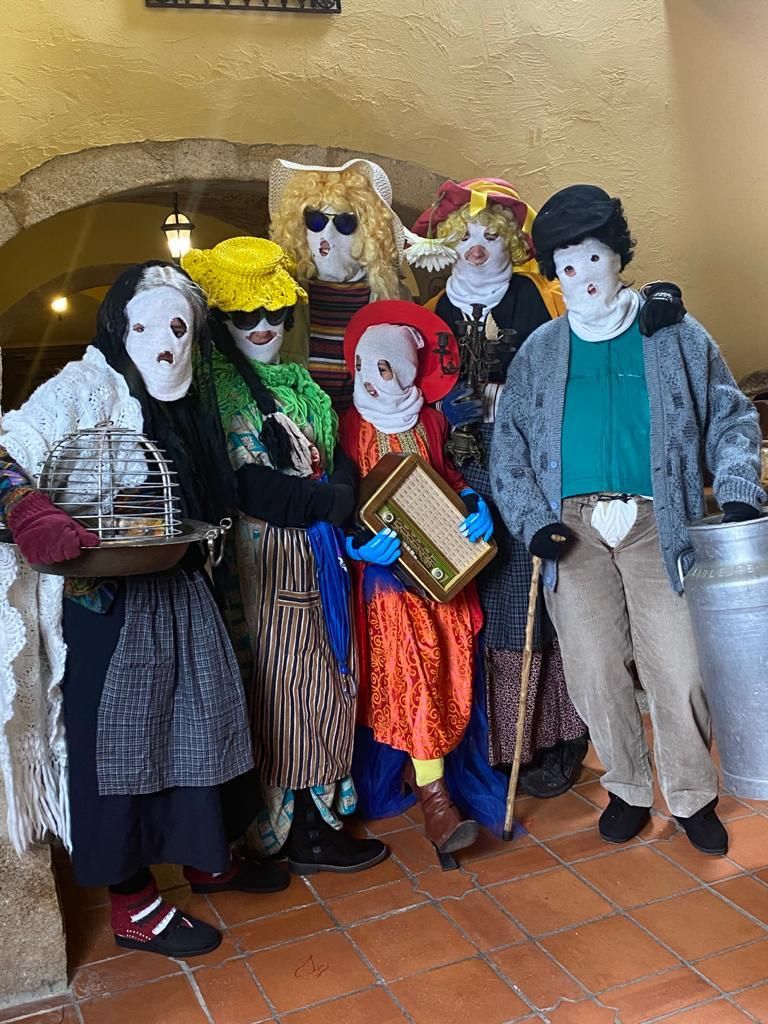 Grupo de Jurramachos en una pasada edición del Carnaval de Montánchez.