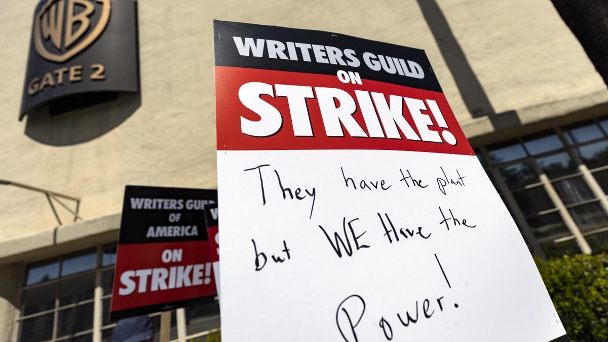 Warner Bros. estima en 500 millones de dólares las posibles pérdidas por la huelga de Hollywood.
