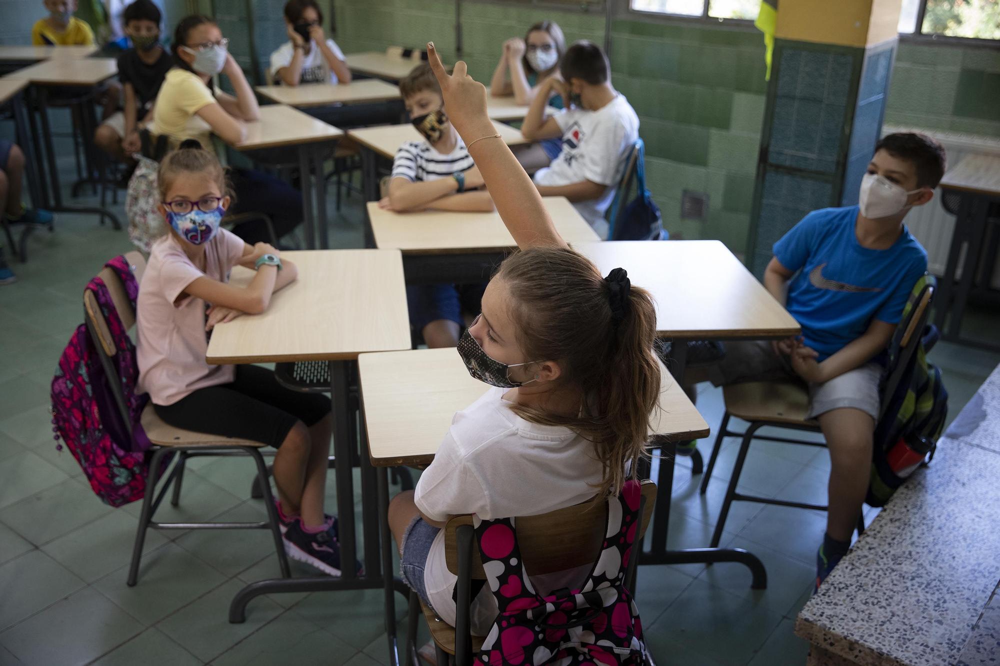 Varios alumnos y alumnas de primaria, en una escuela de Barcelona