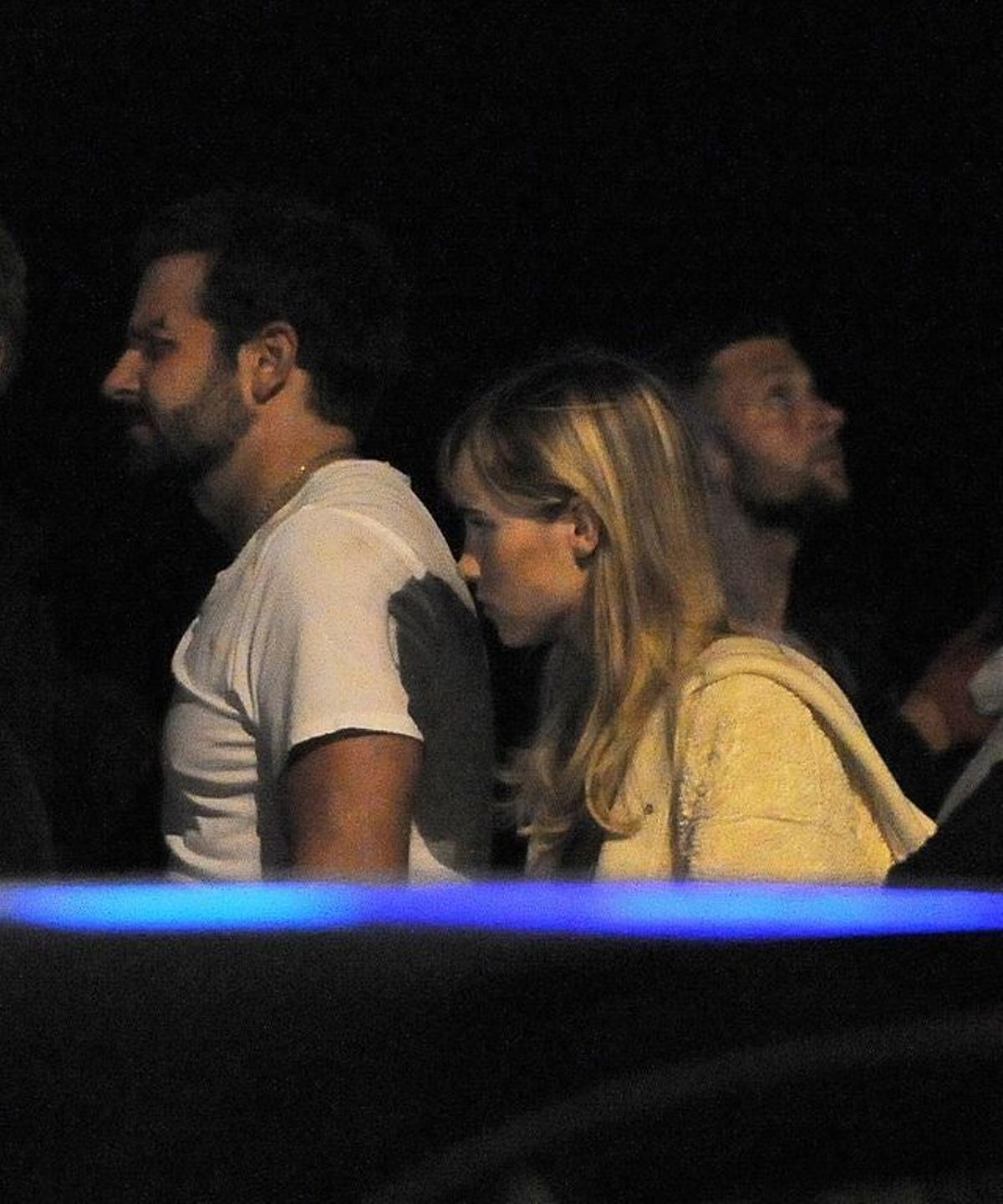 Suki Waterhouse y Bradley Cooper juntos en el descanso del rodaje