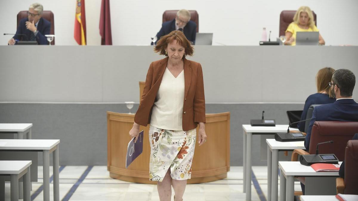 María Marín, tras bajar de la tribuna de oradores de la Asamblea Regional