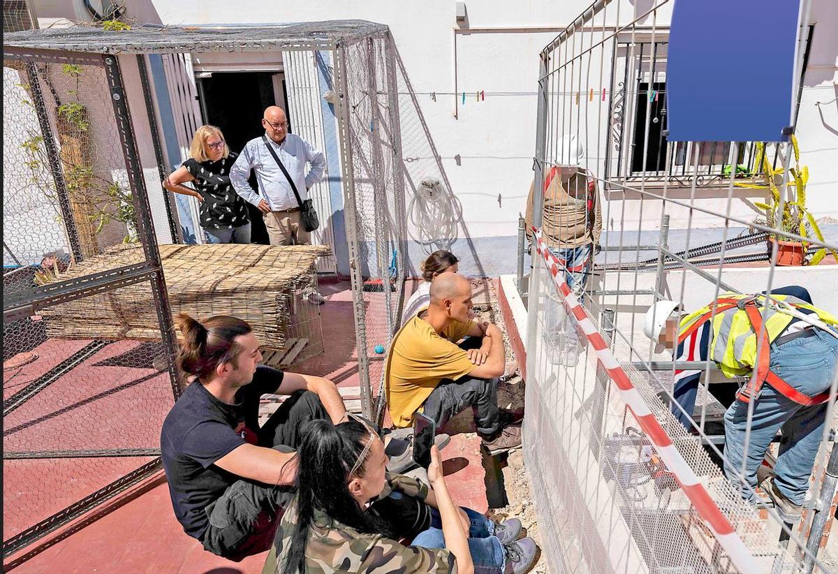 Maria "la Mataobras" y varios vecinos lograron parar las obras.