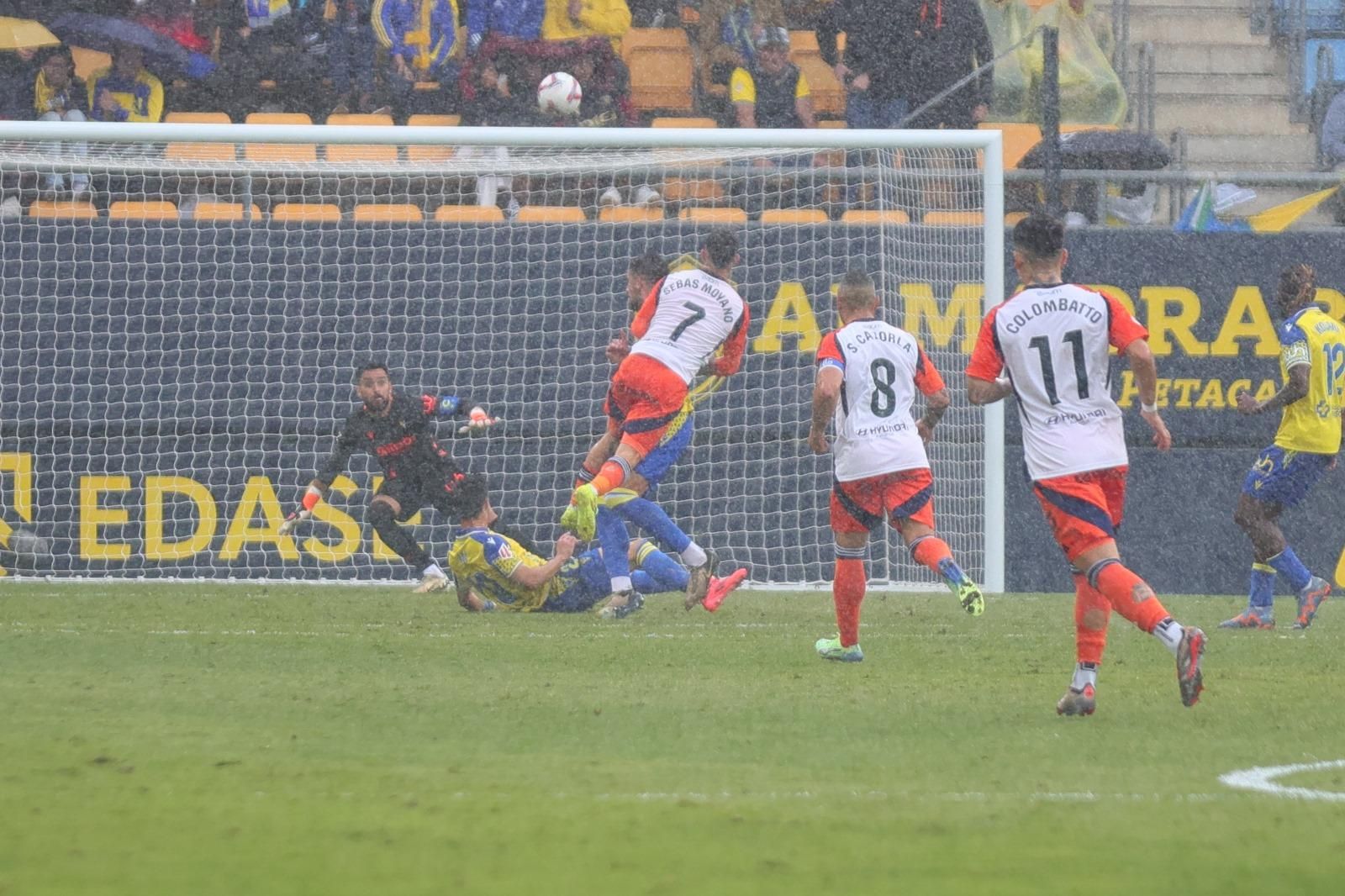 EN IMÁGENES: El Cádiz-Real Oviedo disputado en el Nuevo Mirandilla