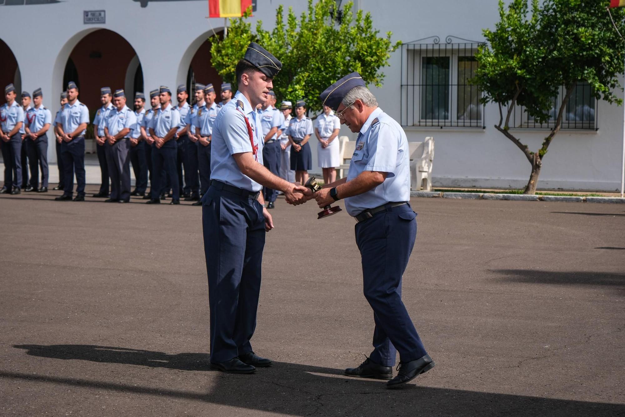 11 nuevos pilotos de caza finalizan su formación en la Base Aérea de Talavera la Real