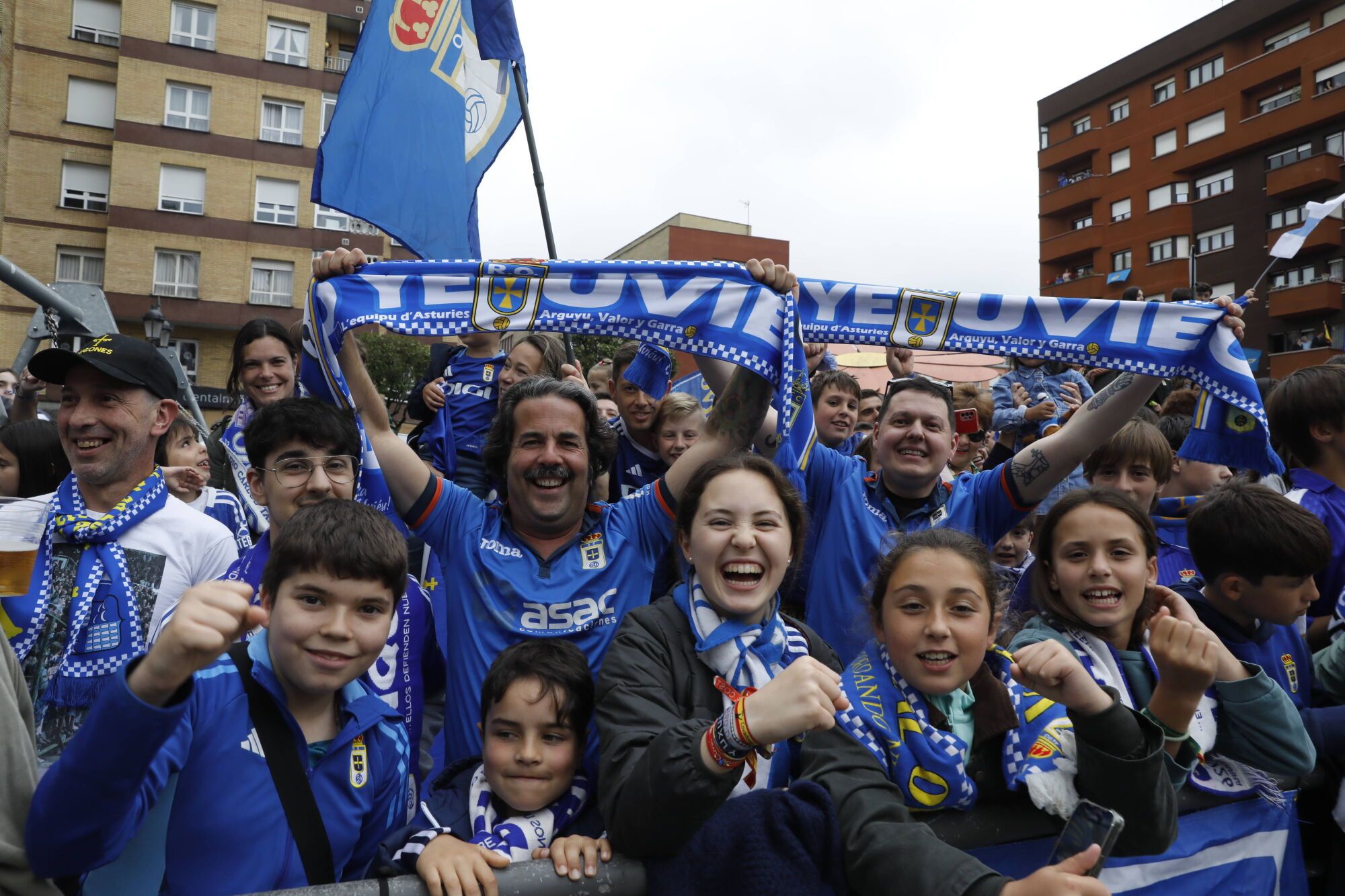 Así fue el recibimiento de la afición al Real Oviedo y toda la previa del último partido de la temporada
