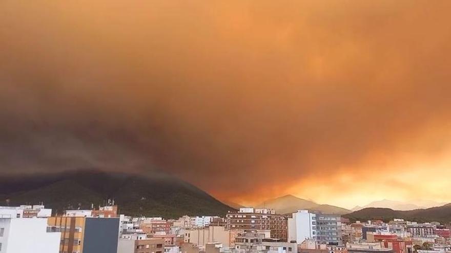 El incendio de Castellón que afecta a Eslida, donde no puede volver a su casa el presidente del Centro Asturiano de Castellón