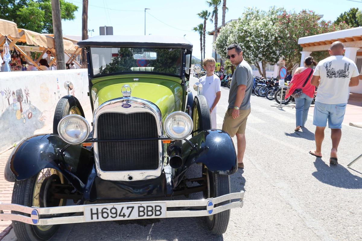 Fiestas Puig d'en Valls: coches antiguos, exposición de plantas y artesanía