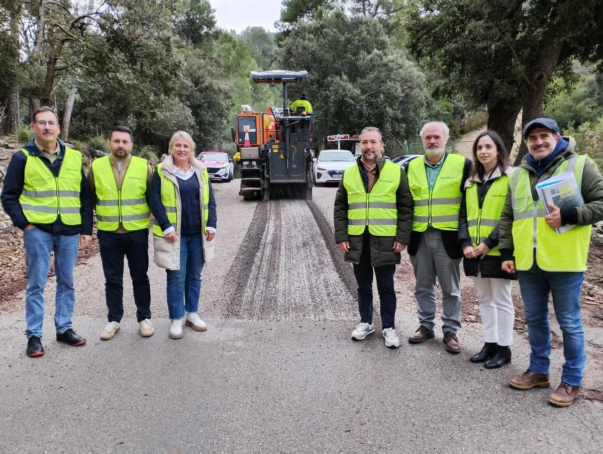 Las autoridades insulares y municipales han visitado hoy las obras de reforma de la carretera.
