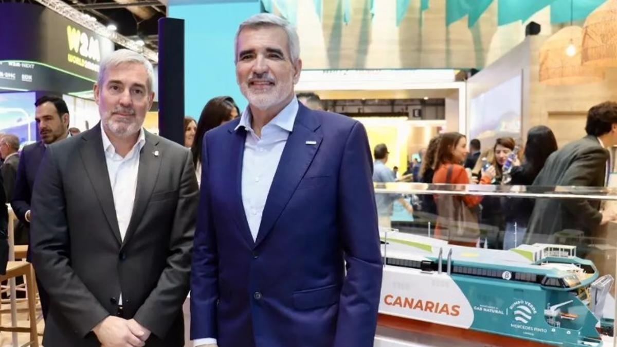 El presidente de Canarias, Fernando Clavijo, con el dueño de Baleària, Adolfo Utor, esta mañana en Fitur.