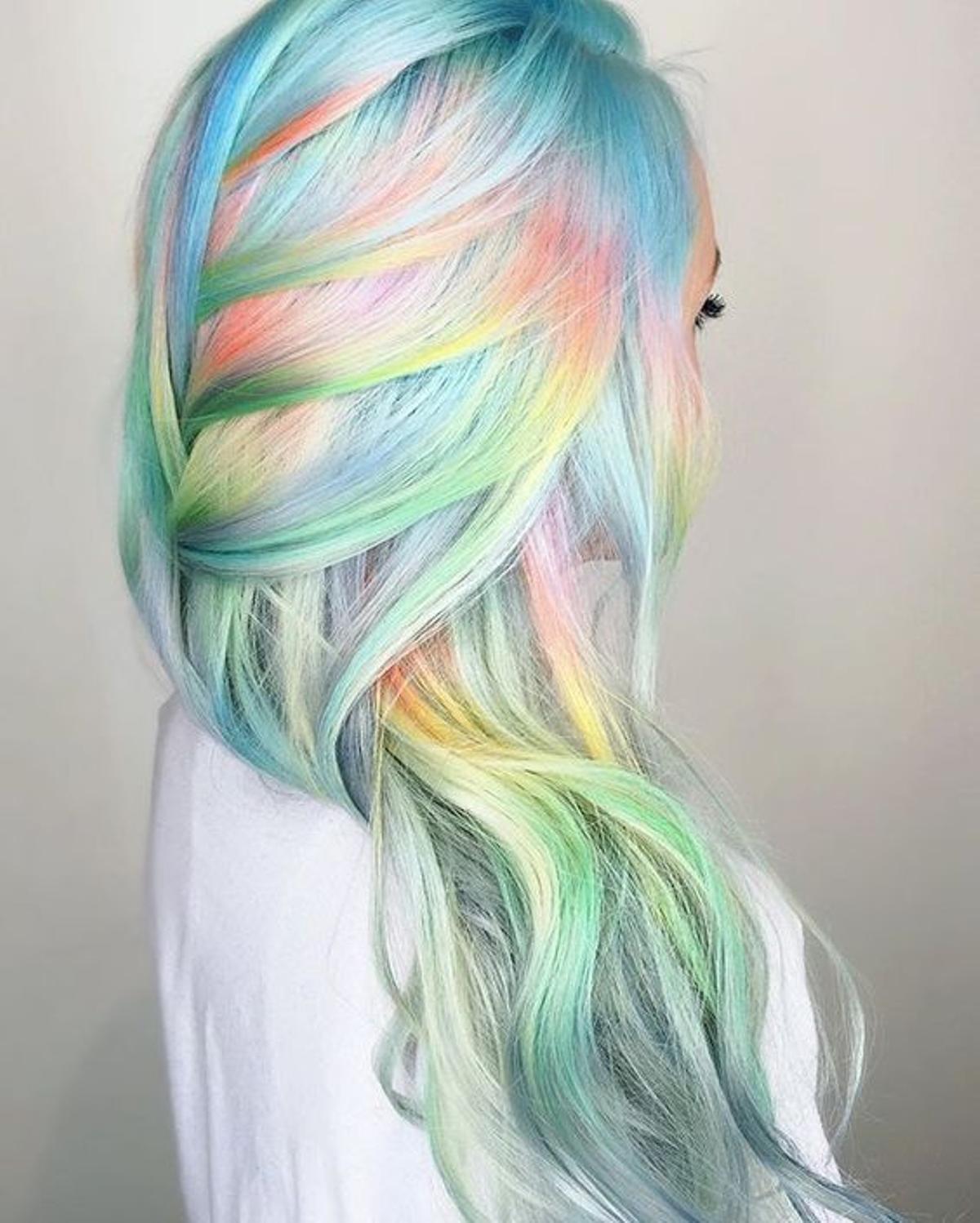 Mermaid hair: el pelo de las sirenas toma la ciudad (naranja, azul y verde).