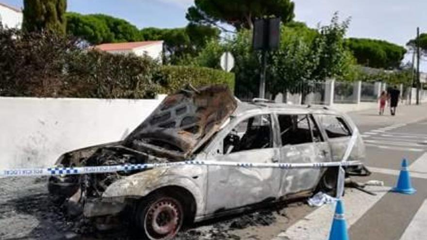 S&#039;incendia un vehicle a l&#039;Escala