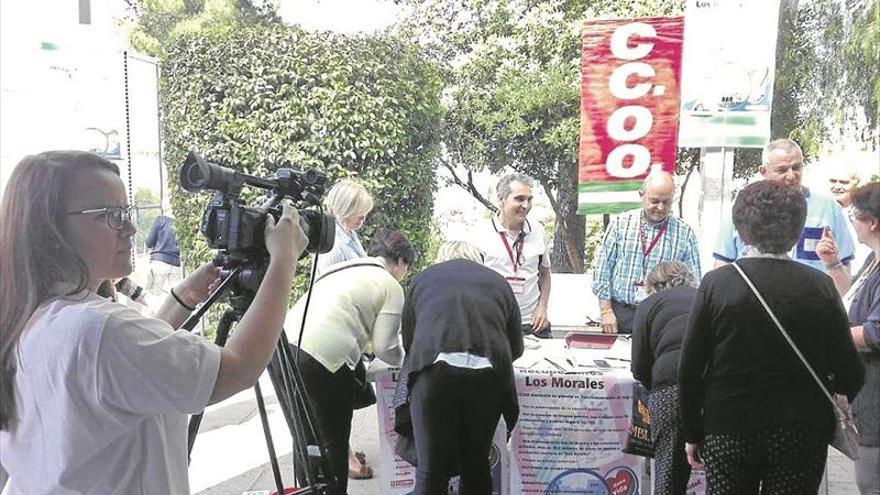 CCOO recoge firmas por el hospital Los Morales