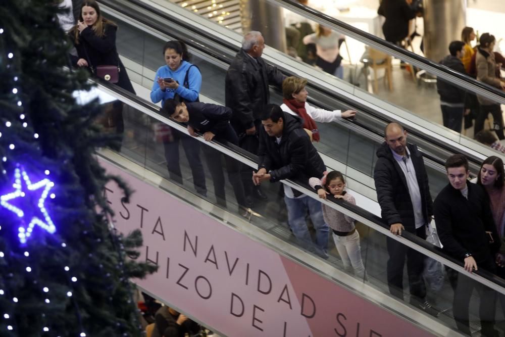 Los valencianos aprovechan el puente para comprar