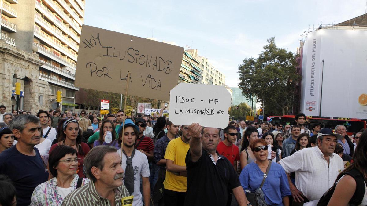 Una de las protestas realizadas en Zaragoza por el movimiento 15M, llamados entonces "indignados".