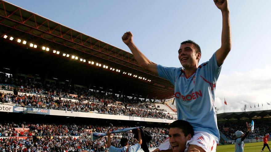 Iago Aspas celebra el triunfo ante el Alavés que evitaba el descenso a Segunda B. // José Lores