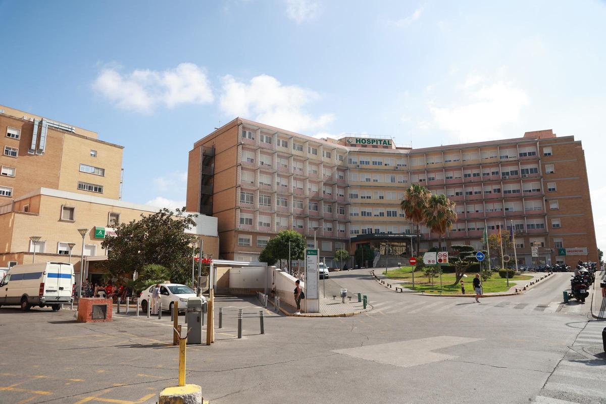 Archivo - Fachada del Hospital Universitario Virgen del Rocío.