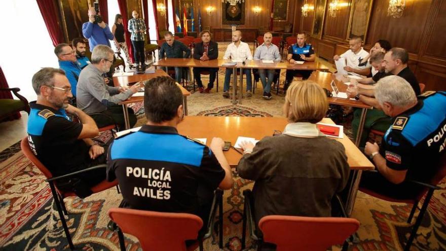 Reunión en el Ayuntamiento de los mandos de la Policía Local