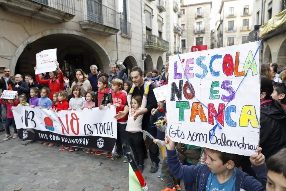 Les famílies de l'escola Balandrau de Girona protesten pel tancament de P3