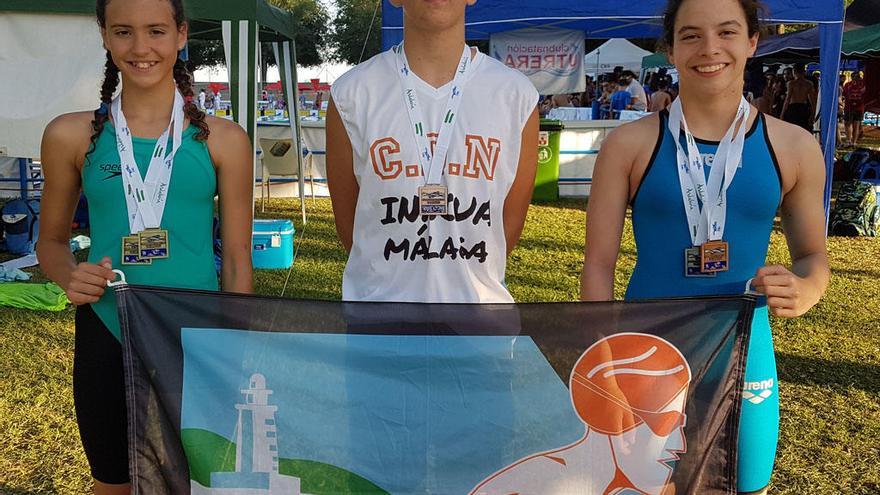 Diana Santamaría, Miguel Ángel Navas y Sofía Servino, con sus medallas.