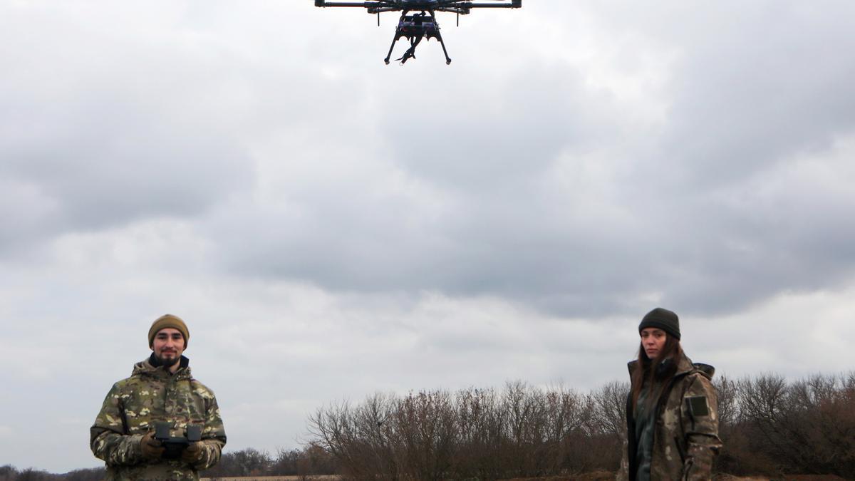 El Ejército de Ucrania pone en práctica el uso de drones.