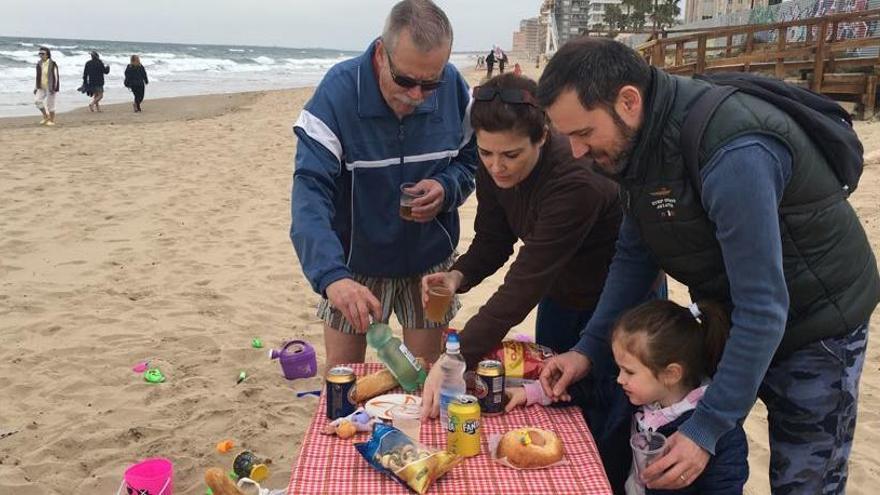 Lunes de Pascua: Una &quot;mona&quot; con nubes y frío en Elche