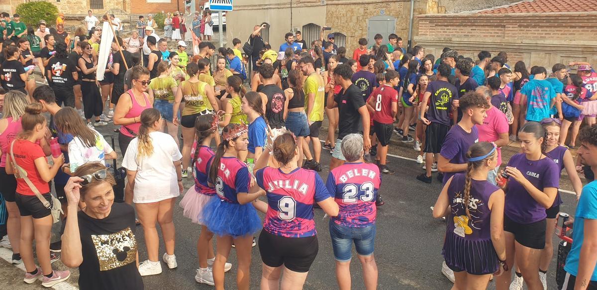 GALERÍA | Las peñas, el motor de las fiestas de Venialbo