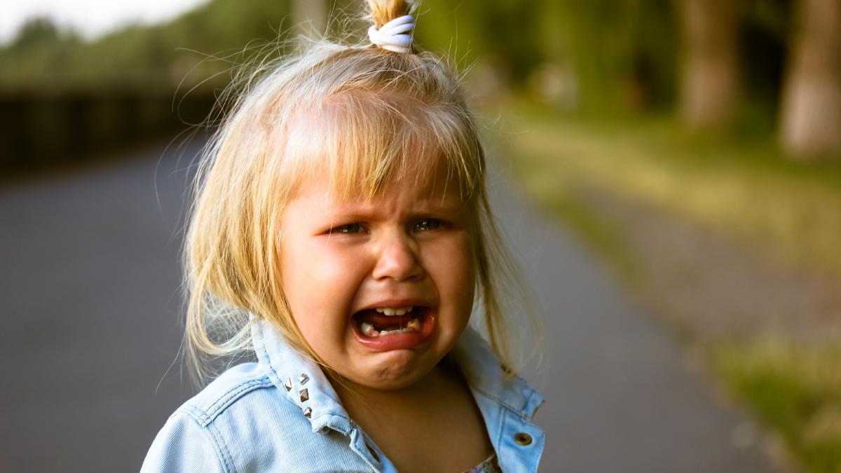 Una niña llorando