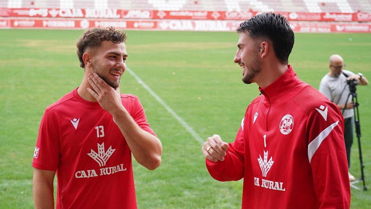 Fran Árbol e Iker Piedra se ríen durante el media day del Zamora CF.