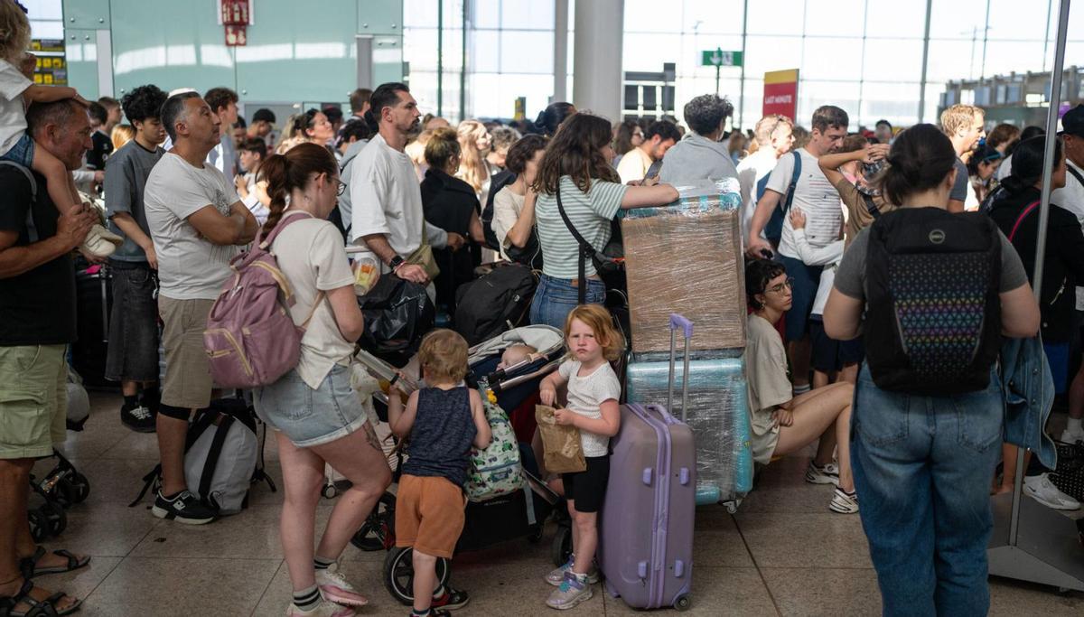 Una fallada informàtica provoca el caos en aeroports, bancs i empreses