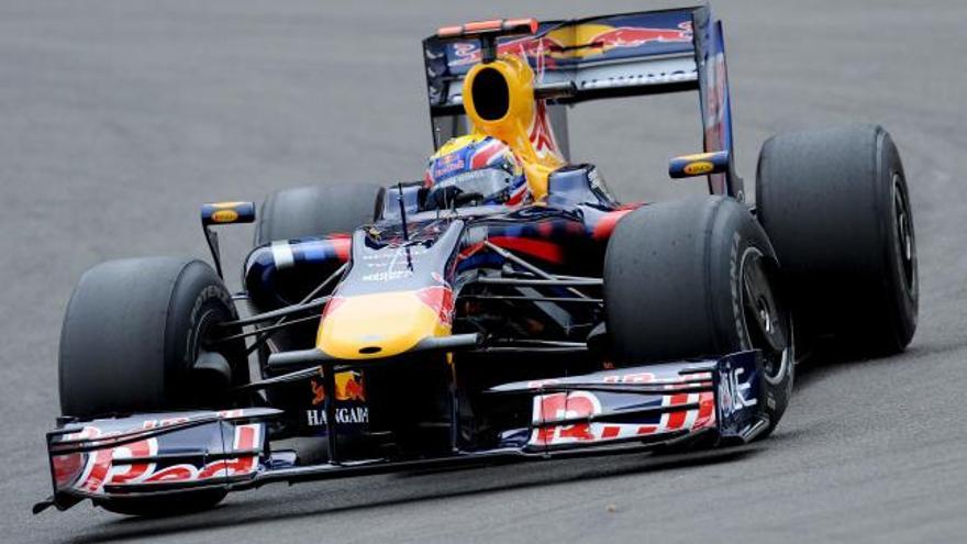 El piloto australiano de Fórmula Uno Mark Webber, de la escudería Red Bull, durante la tercera sesión de entrenamientos libres para el Gran Premio de Alemania de Fórmula Uno, que se disputa en el Nürburgring, Alemania.