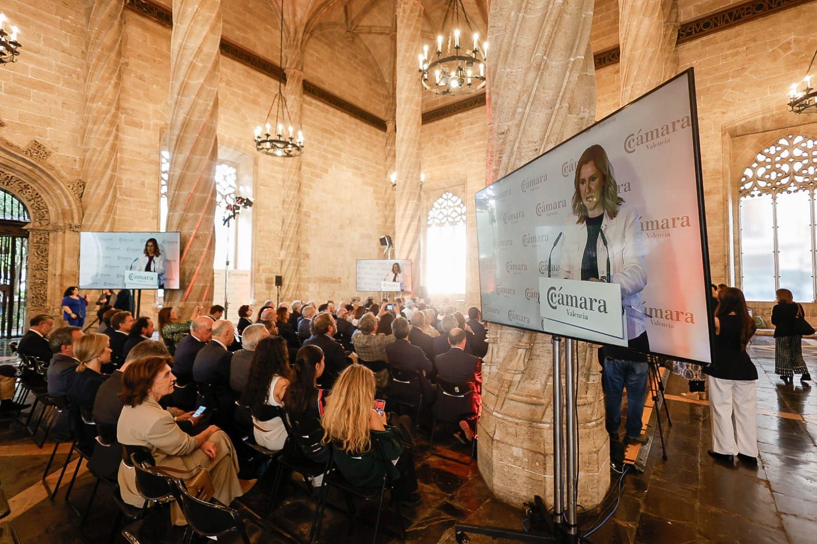 Cámara Valencia homenaje a 26 empresas por su trayectoria centenaria