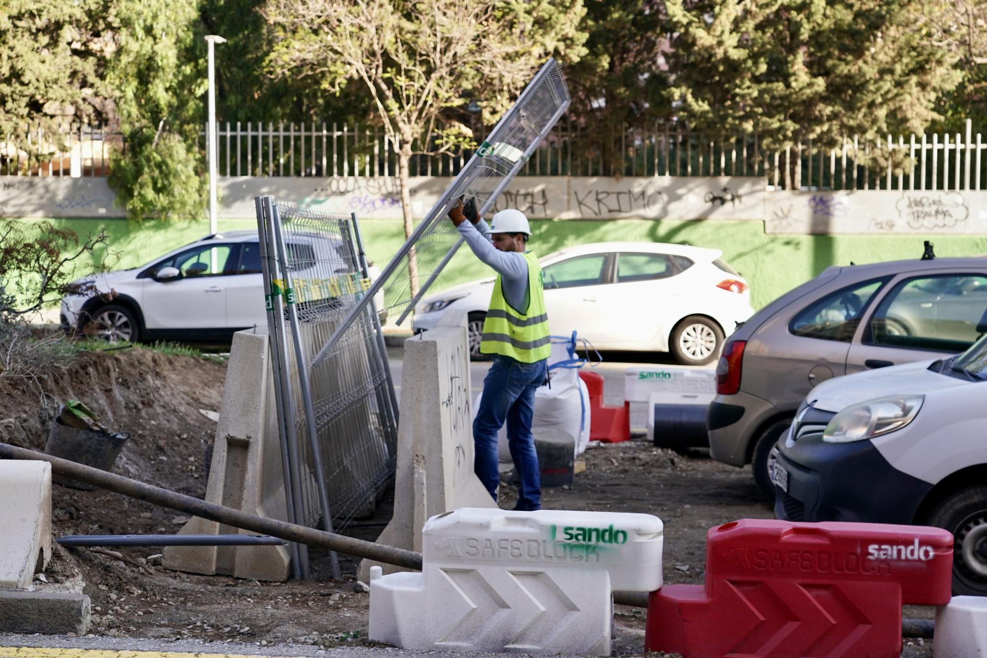 Obras en la calle Hilera para la prolongación del metro de Málaga hasta el Hospital Civil, en marzo de 2024.