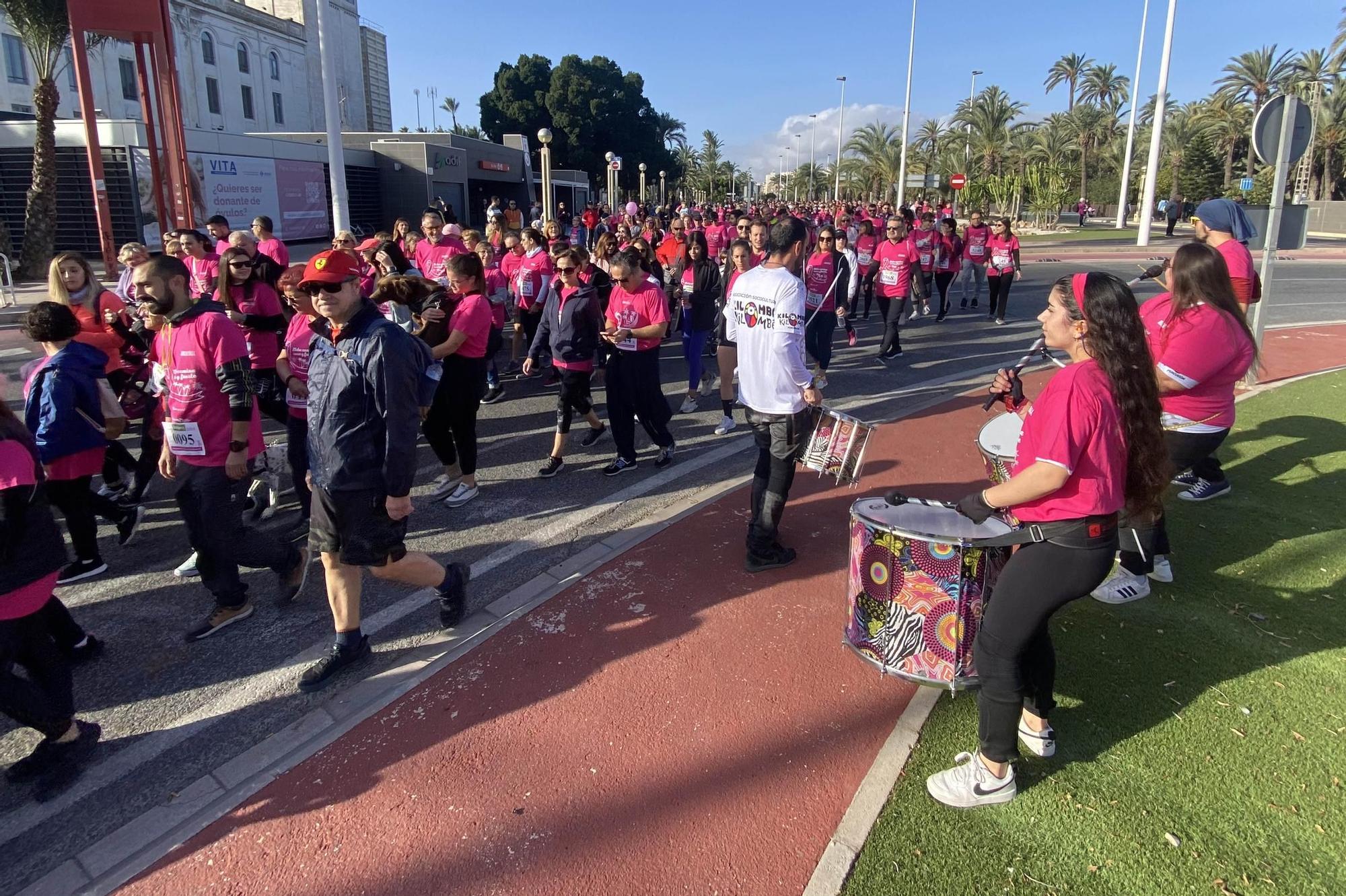 Una marea rosa imparable contra el cáncer de mama en Elche