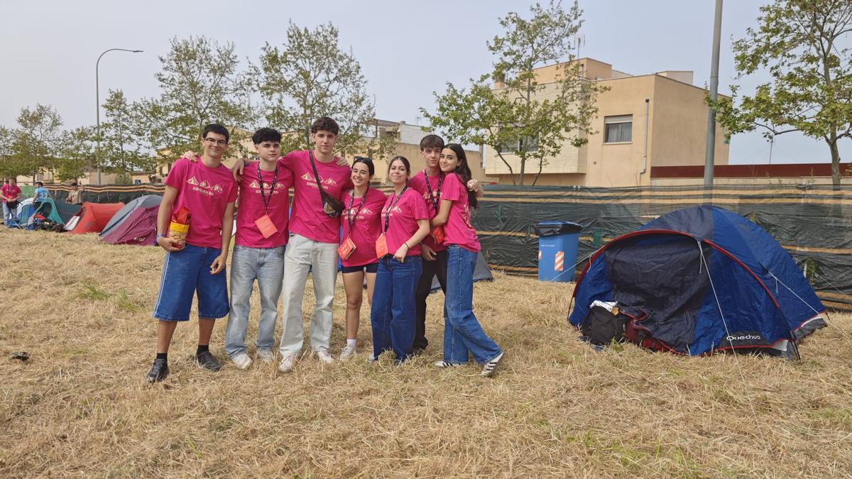 Un grupo de voluntarios del Acampallengua.