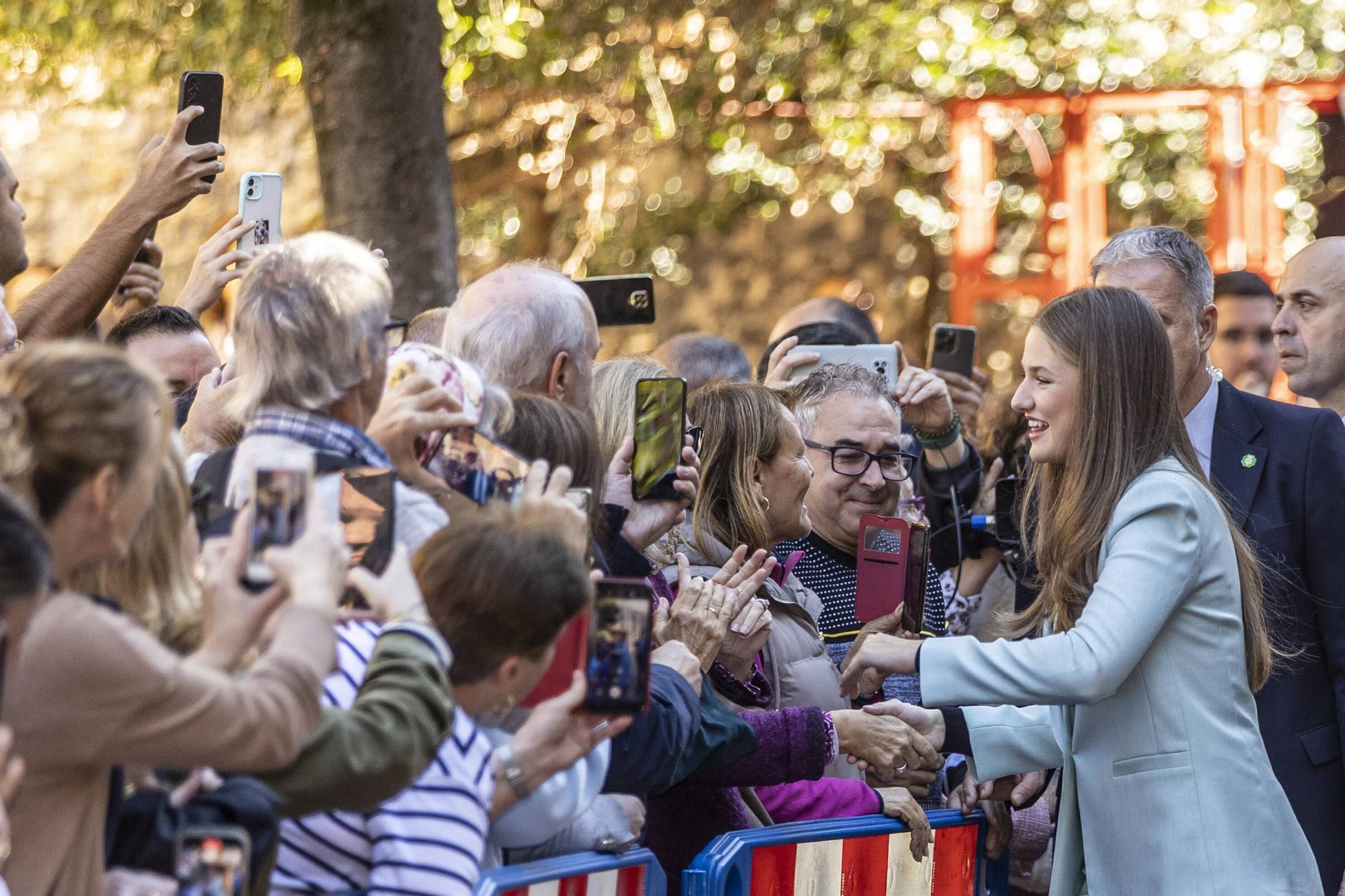 EN IMÁGENES : Leonor derrocha simpatía al recibir la Medalla de Asturias y el título de Alcaldesa Honoraria de Oviedo