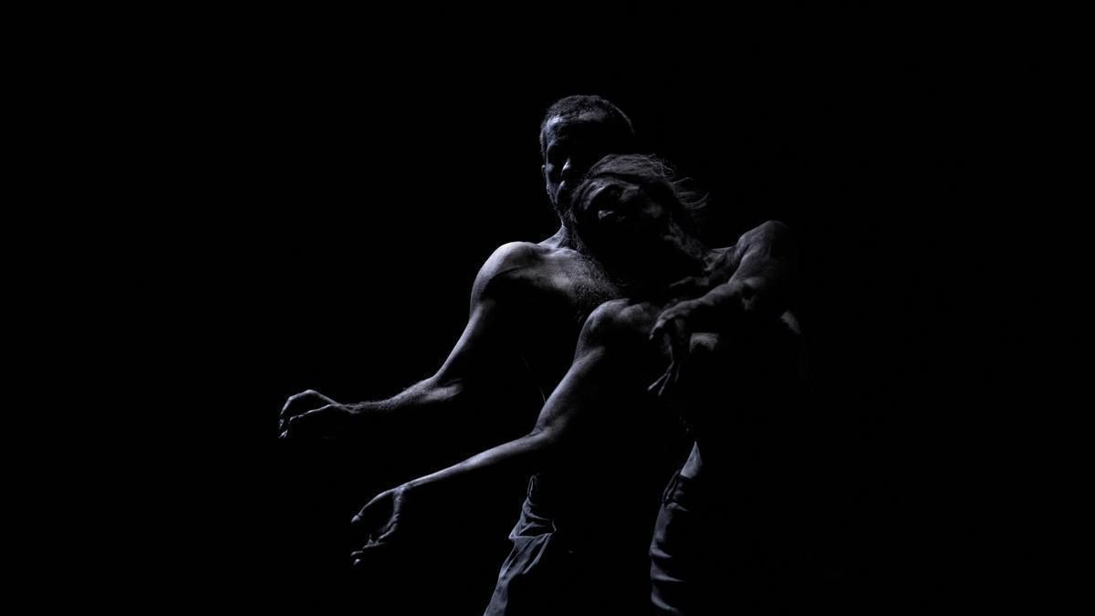 Los Premios Nacional de Danza, Daniel Abreu y Dácil González, en un momento de su espectáculo ‘El arco’.