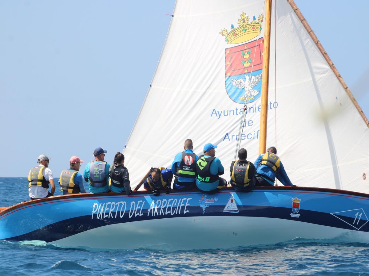 Barquillo de vela latina de 8,55 metros 'Puerto de Arrecife'.