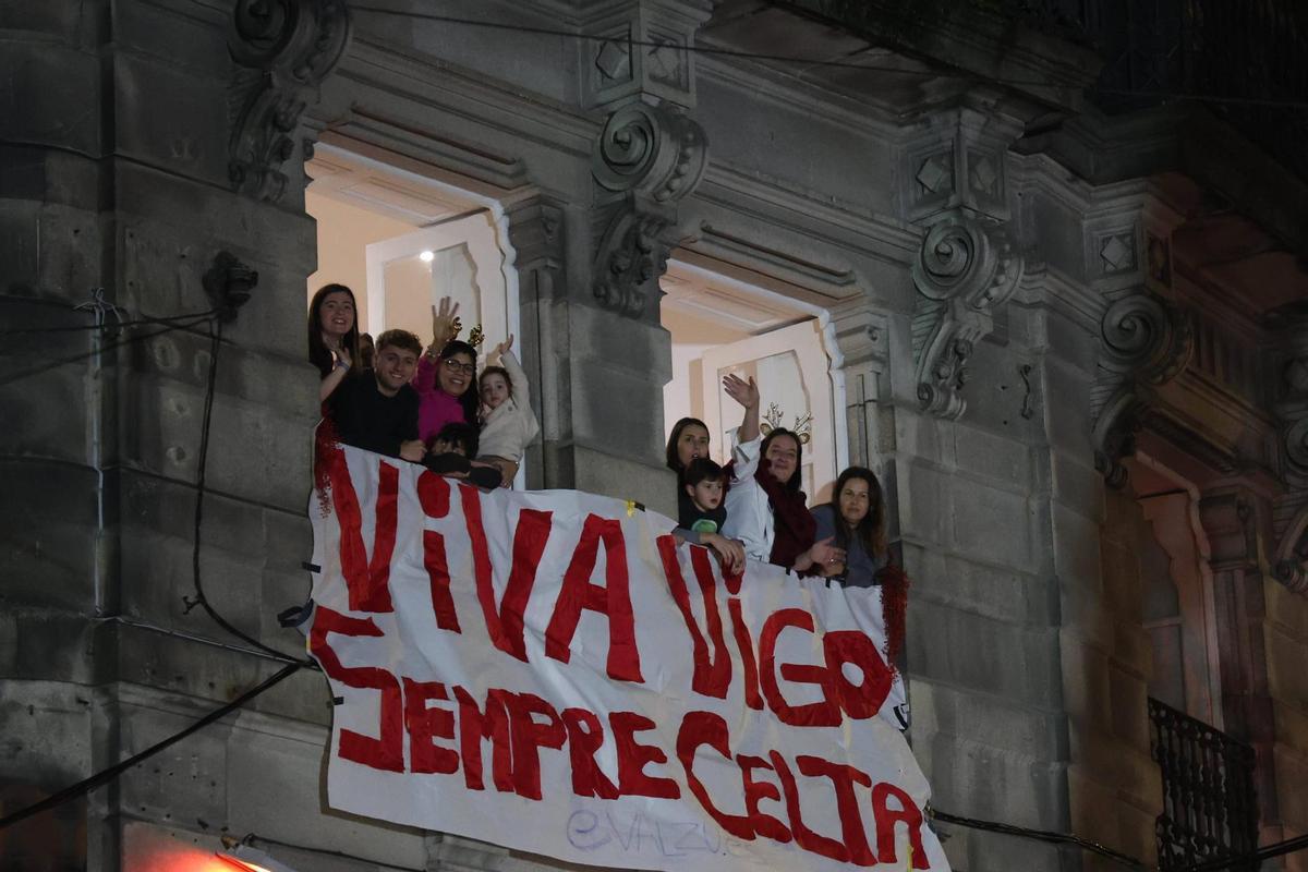 Vigo enciende la Navidad más grande de su historia ante miles de personas