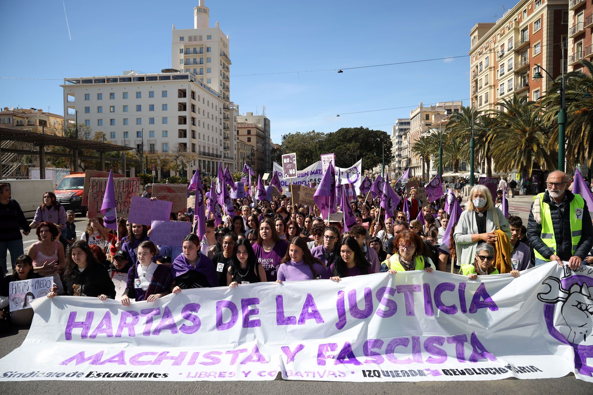 La manifestación estudiantil por el 8M en Málaga, en imágenes