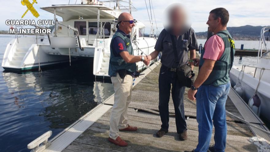 La Guardia Civil localiza en Baiona un catamarán robado en Portugal