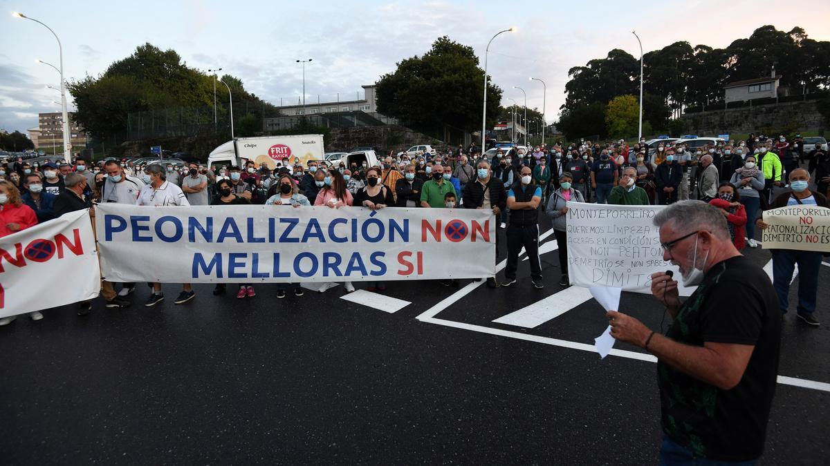 Un aspecto de la protesta vecinal en Monte Porreiro