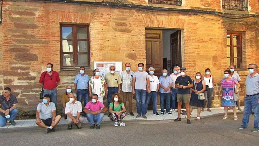 Alcaldes y concejales reunidos en Tábara.